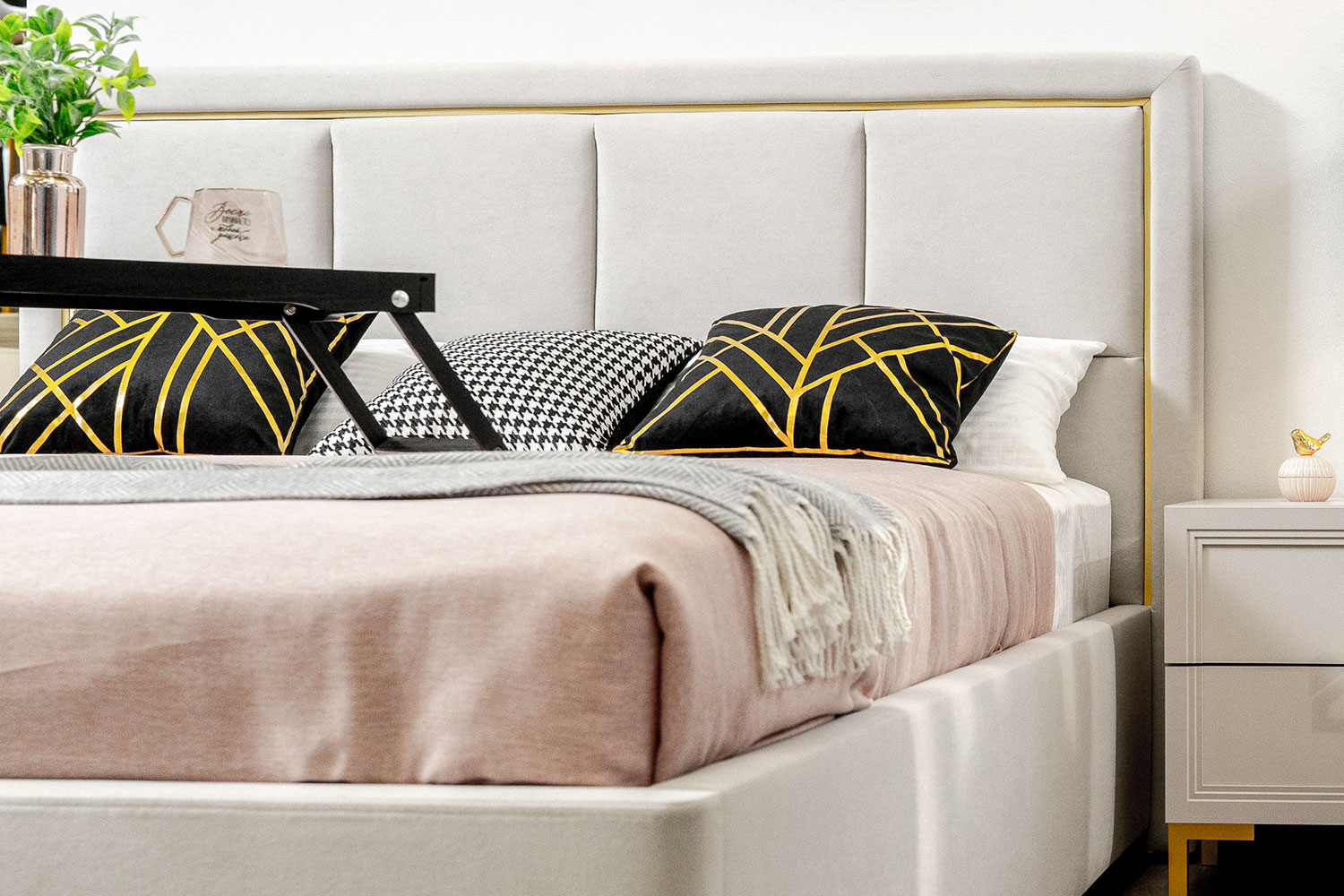 Двуспальные кровати - изображение №13 "Мягкая кровать Дольче 140 х 200 см"  на www.Angstrem-mebel.ru