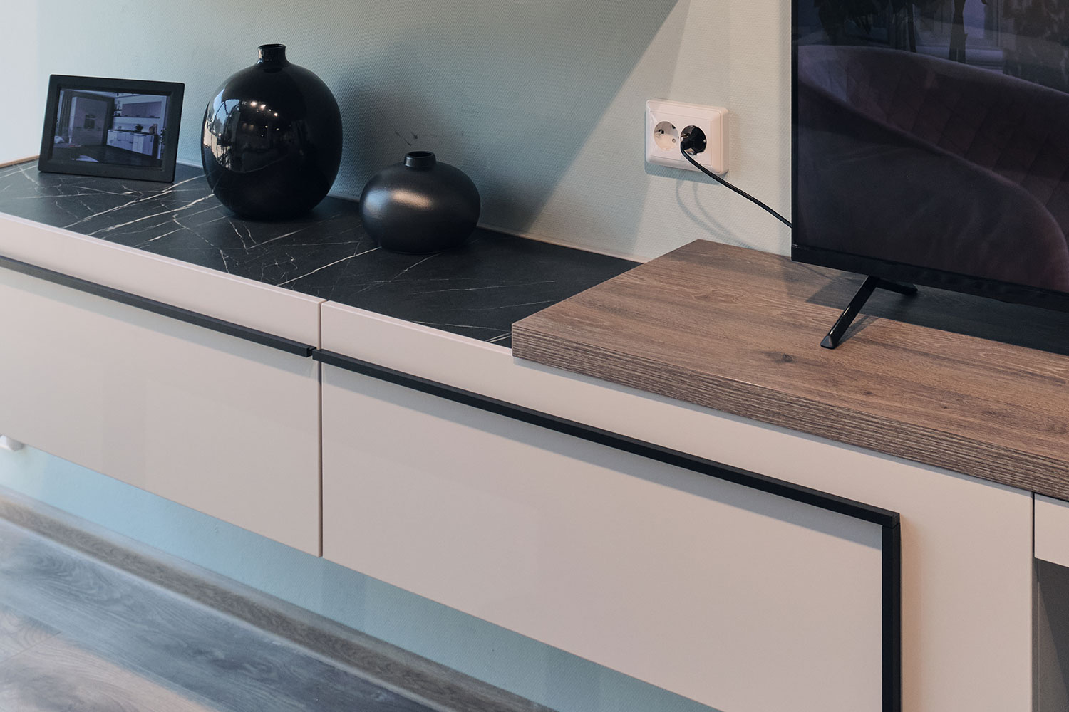 Тумбы под телевизор - изображение №9 "Тумба Милагро настенная с выдвижными ящиками"  на www.Angstrem-mebel.ru