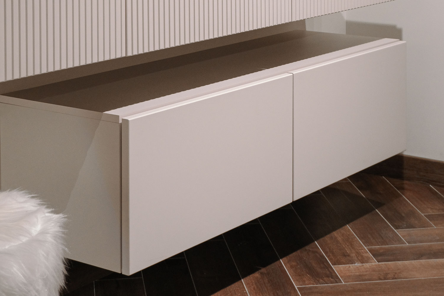 Тумбы - изображение №6 "Навесная тумба Дольче с выдвижными ящиками"  на www.Angstrem-mebel.ru