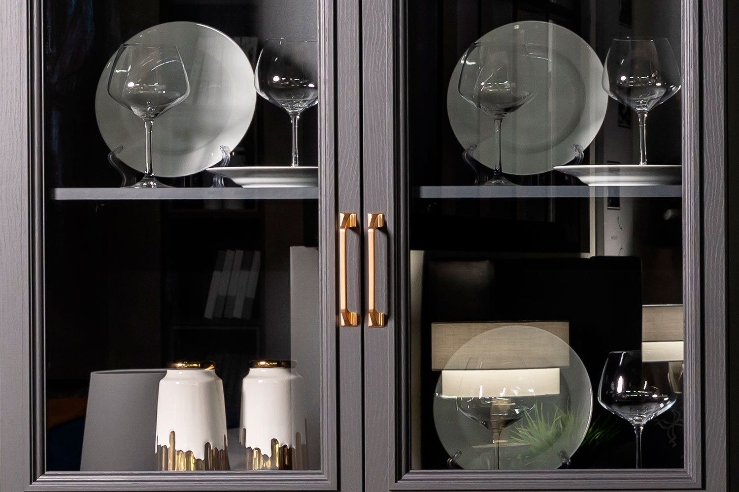 Шкафы-витрины - изображение №6 "Шкаф Орландо с полками из ЛДСП"  на www.Angstrem-mebel.ru