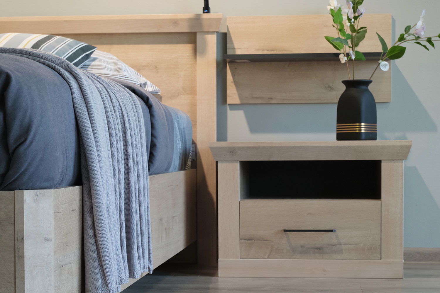 Двуспальные кровати - изображение №7 "Кровать Магнум 160 х 200"  на www.Angstrem-mebel.ru