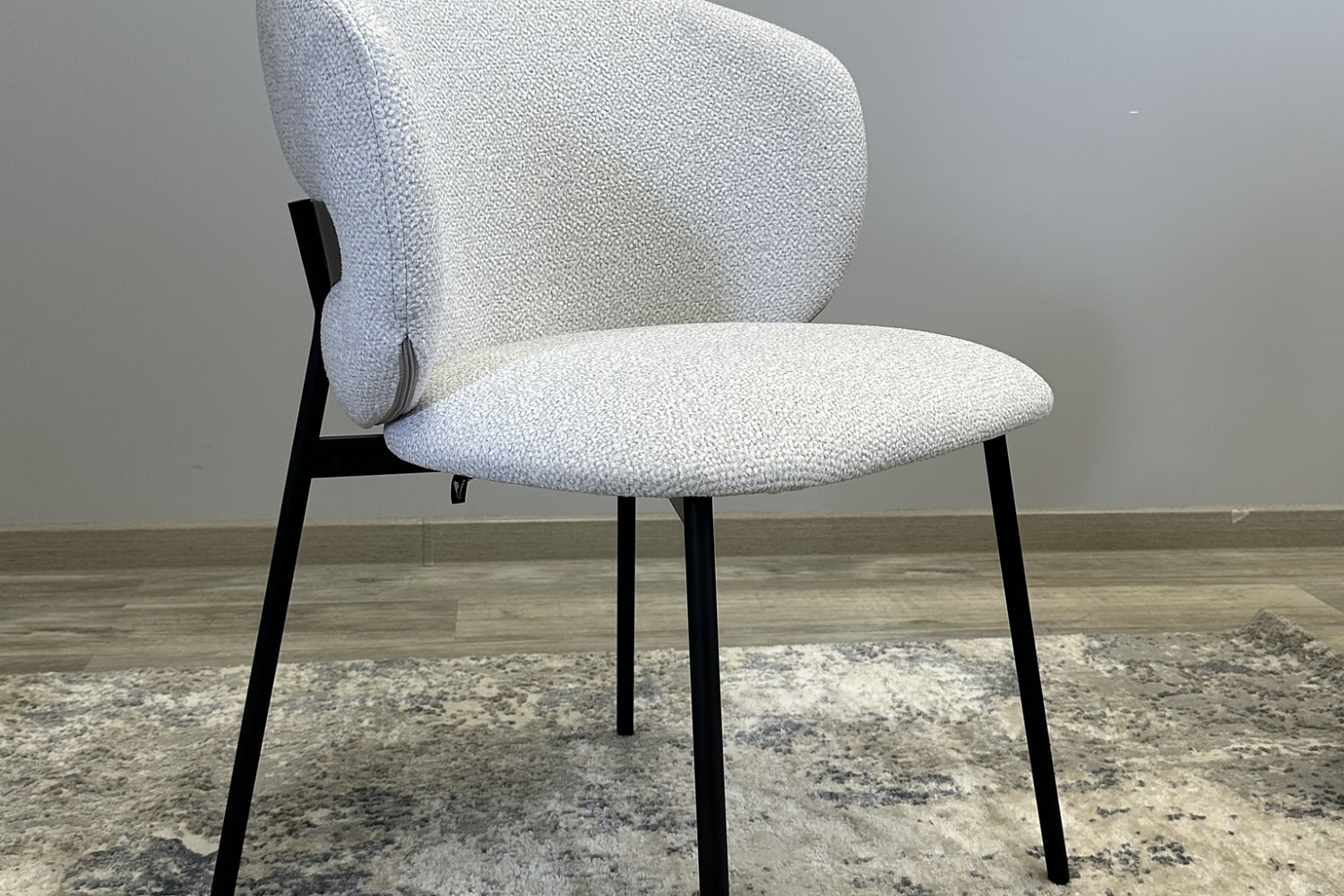 Кухонные стулья - изображение №6 "Стул Слил серебристый / опоры черные"  на www.Angstrem-mebel.ru