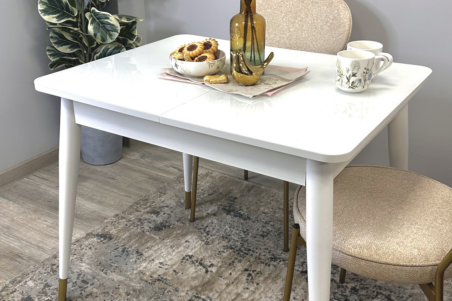 Обеденные столы - изображение №5 "Стол обеденный Мане К1100 опоры белый(зол) / столешница белый сатин"  на www.Angstrem-mebel.ru