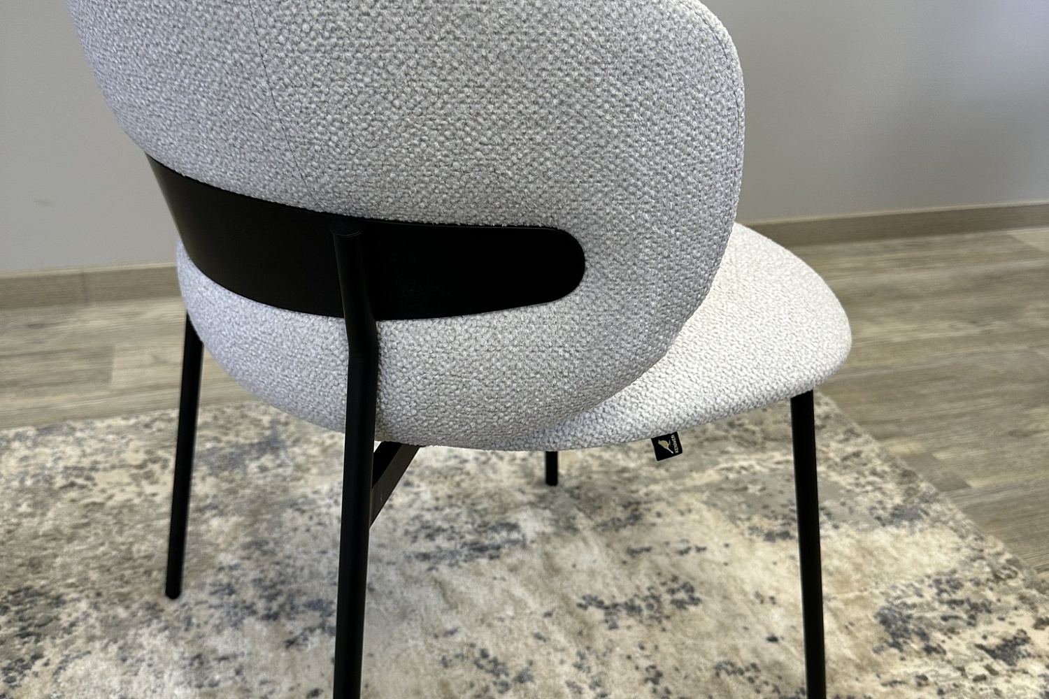 Кухонные стулья - изображение №8 "Стул Слил серебристый / опоры черные"  на www.Angstrem-mebel.ru