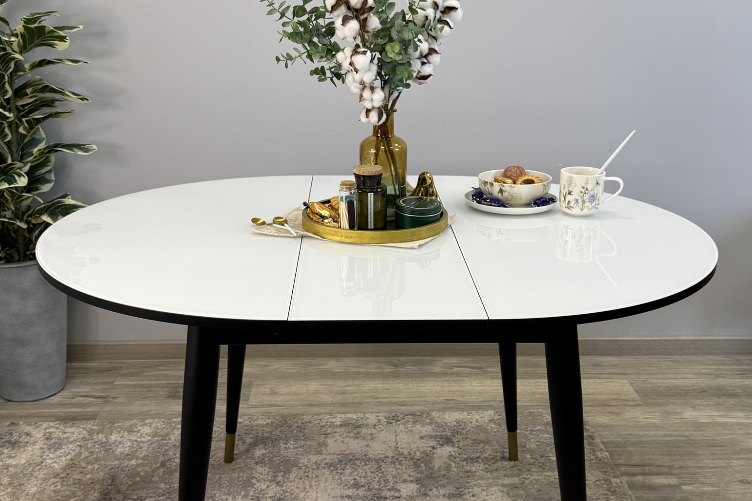 Обеденные столы - изображение №15 "Стол обеденный Мане раздвижной венге/белый с черными опорами"  на www.Angstrem-mebel.ru