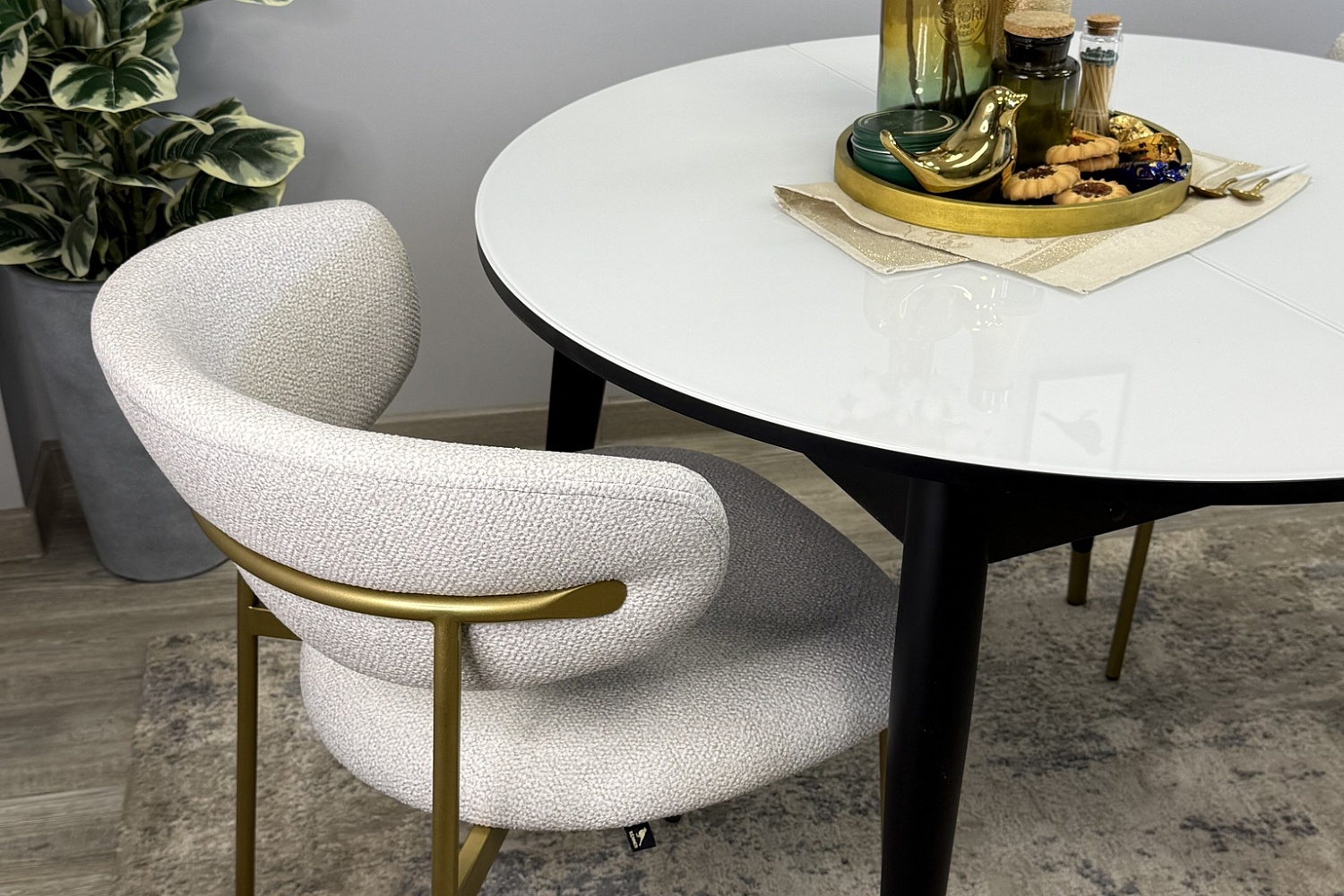 Обеденные столы - изображение №9 "Стол обеденный Мане раздвижной венге/белый с черными опорами"  на www.Angstrem-mebel.ru